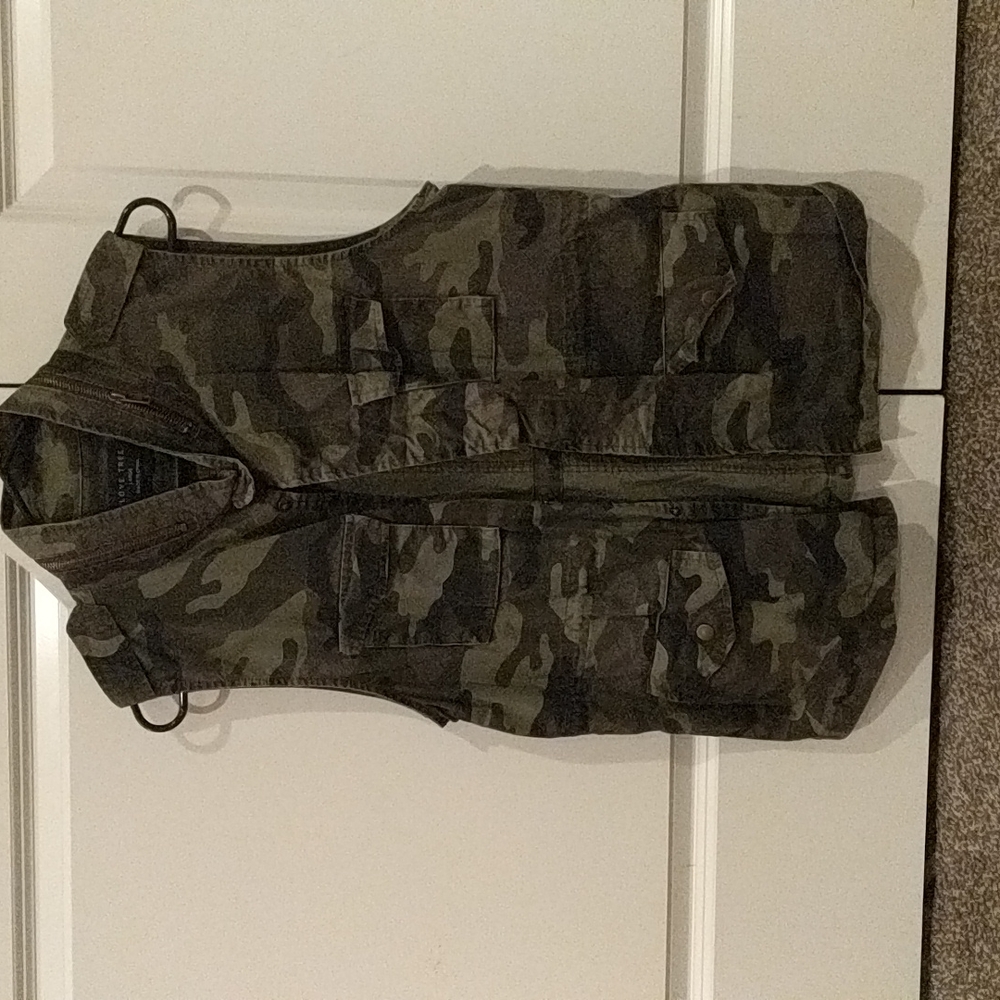 Love Tree women's cammo army style vest, size L